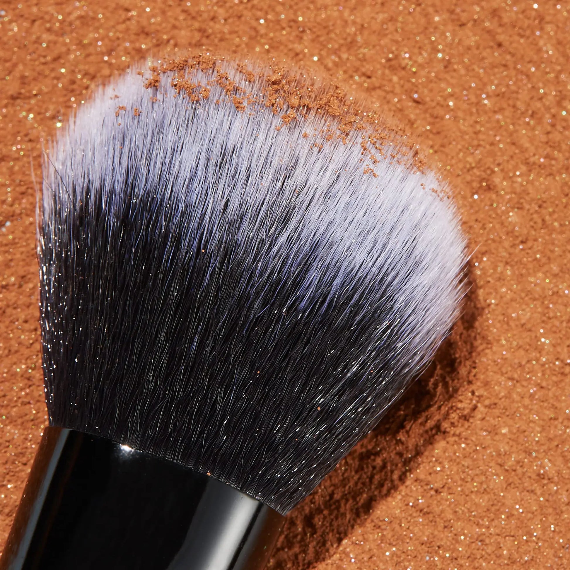 e.l.f. Flawless Face Brush - moist beauty